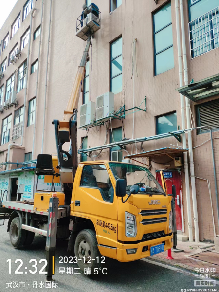 22米直臂升降车供电局抢修施工现场
