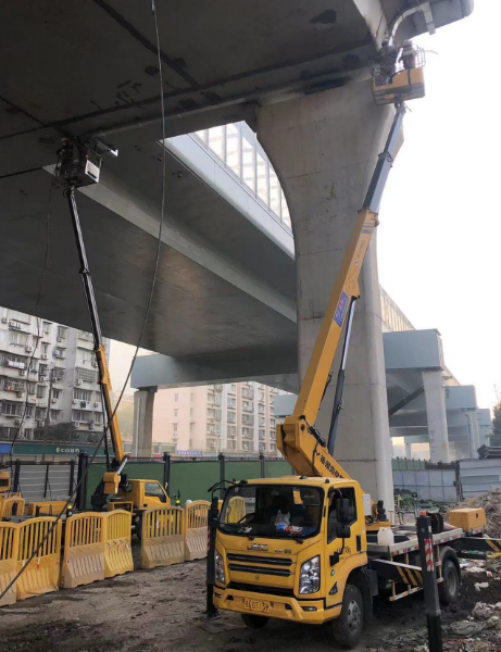 22米直臂登高车维修高架桥施工现场